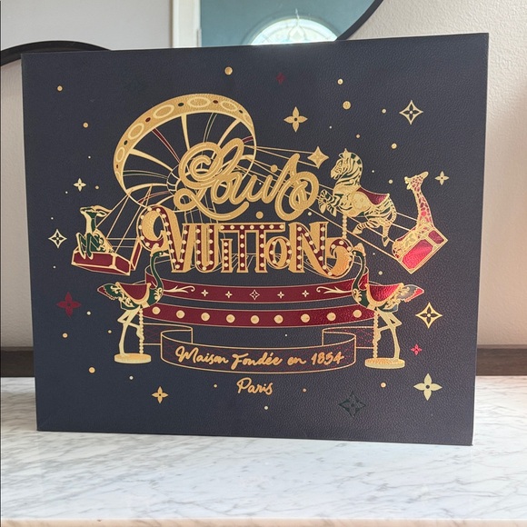 Louis Vuitton 2024 Holiday Shopping Bag - Picture 1 of 2